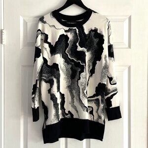 LuLaRoe Hannah pullover crewneck black & white sweatshirt size M NWT